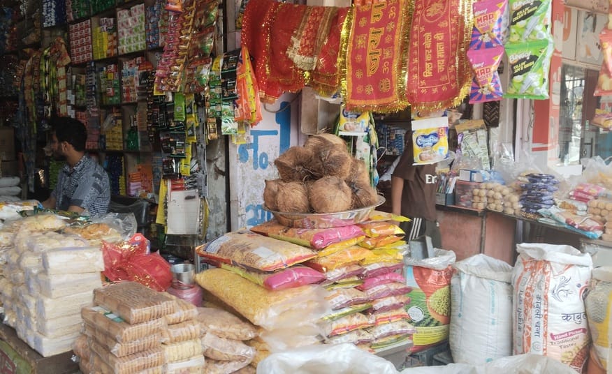 कुरुक्षेत्र। दुकान पर रखी गई पूजन सामग्री। संवाद