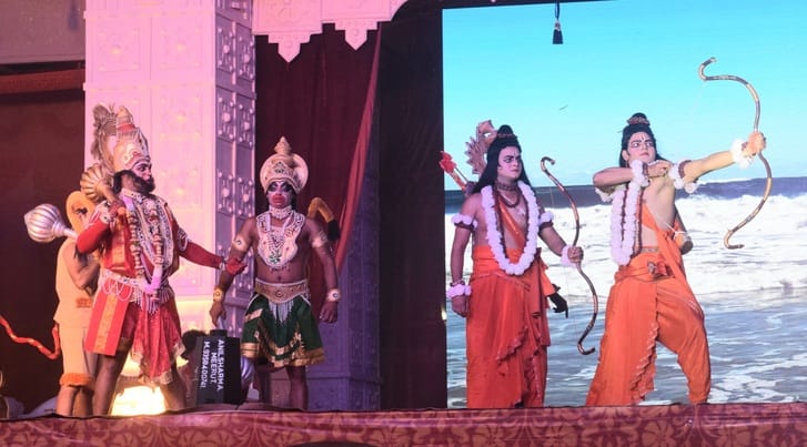 मेरठ..कंवलजीत..भैंसाली मैदान स्थित छावनी रामलीला में मंचन करते कलाकार......संवाद