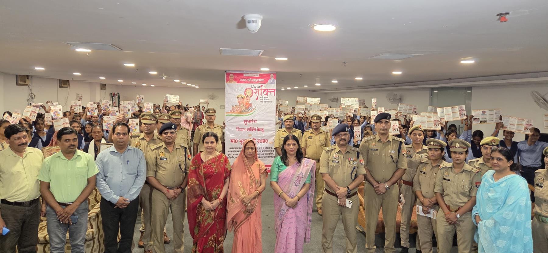 मिशन शक्ति के तहत सोमवार को जिले में कई विद्यालयों व थानों में जागरूकता कार्यक्रम चलाया गया। मिशन शक्ति के तहत सोमवार को जिले में कई विद्यालयों व थानों में जागरूकता कार्यक्रम चलाया गया।