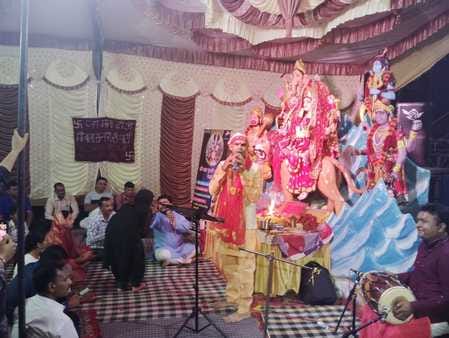 माता बाला सुंदरी मंदिर जमटा में आयोजित नवरात्र मेले में विधायक अजय सोलंकी का स्वागत करते लोग। स माता बाला सुंदरी मंदिर जमटा में आयोजित नवरात्र मेले में विधायक अजय सोलंकी का स्वागत करते लोग। स