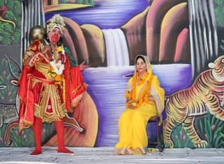 रावण के दरबार में विभीषण अपनी बात रखते हुए। संवाद