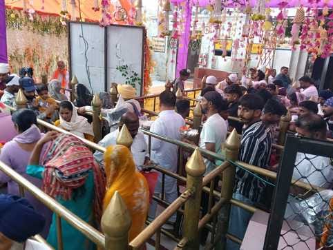 श्री नयना देवी जी में अष्टमी पर हवन यज्ञ करते श्रद्धालु। संवाद श्री नयना देवी जी में अष्टमी पर हवन यज्ञ करते श्रद्धालु। संवाद