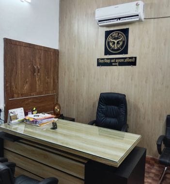 विकास भवन में बंद पड़ा एआर कोऑपरेटिव का कक्ष। संवाद विकास भवन में बंद पड़ा एआर कोऑपरेटिव का कक्ष। संवाद