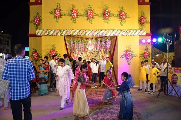30-साकेत प्राइमरी स्कूल हैदरगंज, प्रताप नगर में सजी मां की भव्य प्रतिमा।-संवाद
