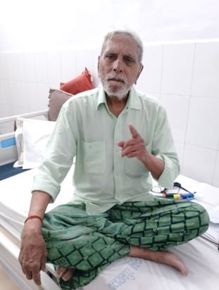 87 साल के प्रवीण जैन ने 6000 फीट की ऊंचाई से की स्काई डाइविंग, 84 साल के पत्रकार उठा रहे जनता क 87 साल के प्रवीण जैन ने 6000 फीट की ऊंचाई से की स्काई डाइविंग, 84 साल के पत्रकार उठा रहे जनता क