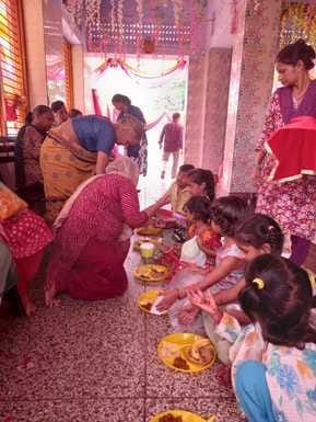 अंबाला छावनी के कालीबाड़ी मंदिर में लगी भक्तों की भीड़। संवाद अंबाला छावनी के कालीबाड़ी मंदिर में लगी भक्तों की भीड़। संवाद
