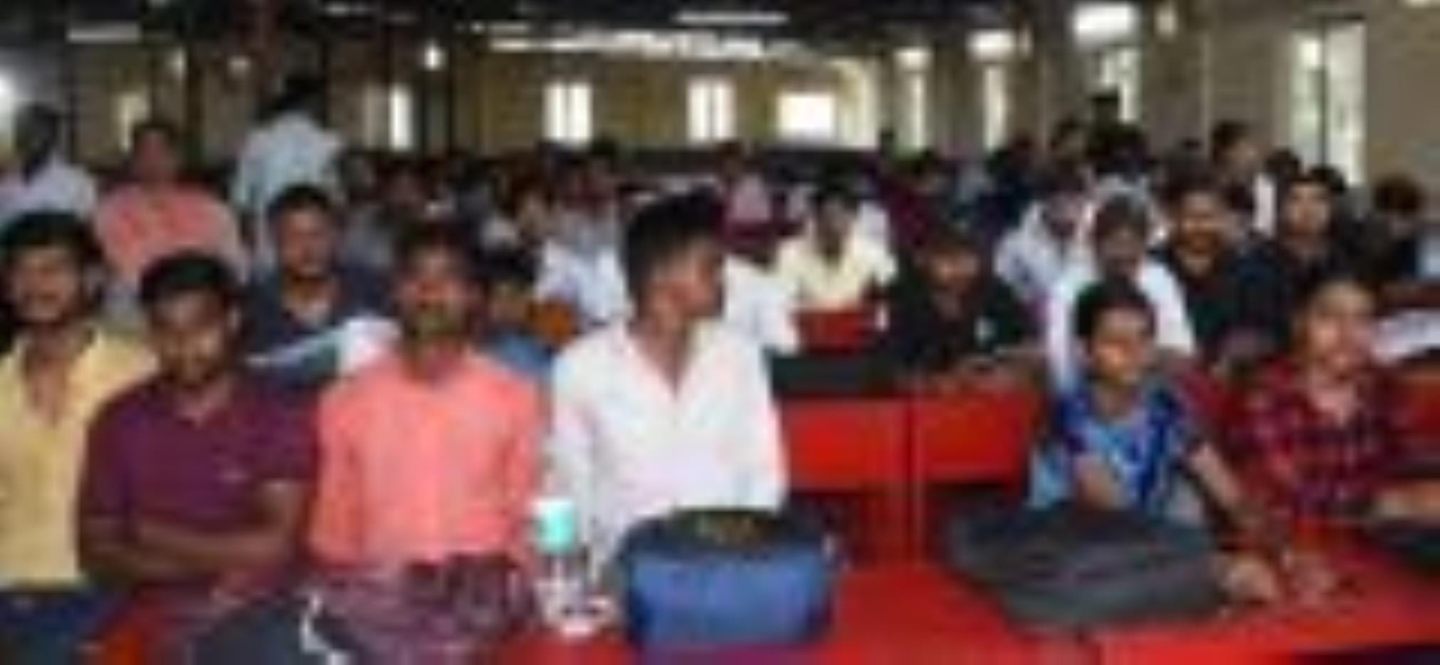 अलीगंज आईटीआई में लगे रोजगार मेले में आए युवा। -संवाद अलीगंज आईटीआई में लगे रोजगार मेले में आए युवा। -संवाद