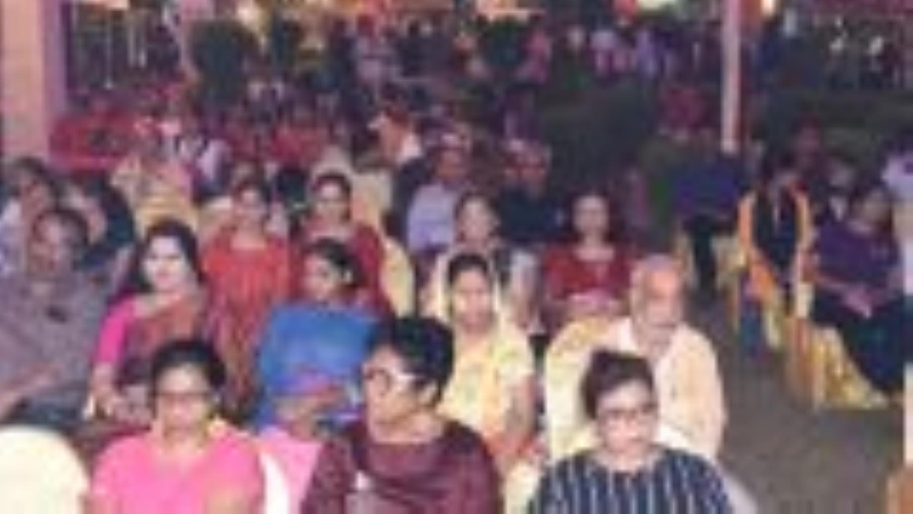 जगतजननी मां दुर्गा की आराधना के विशेष पर्व शारदीय नवरात्र की अष्टमी पर मां के अष्टम स्वरूप देवी