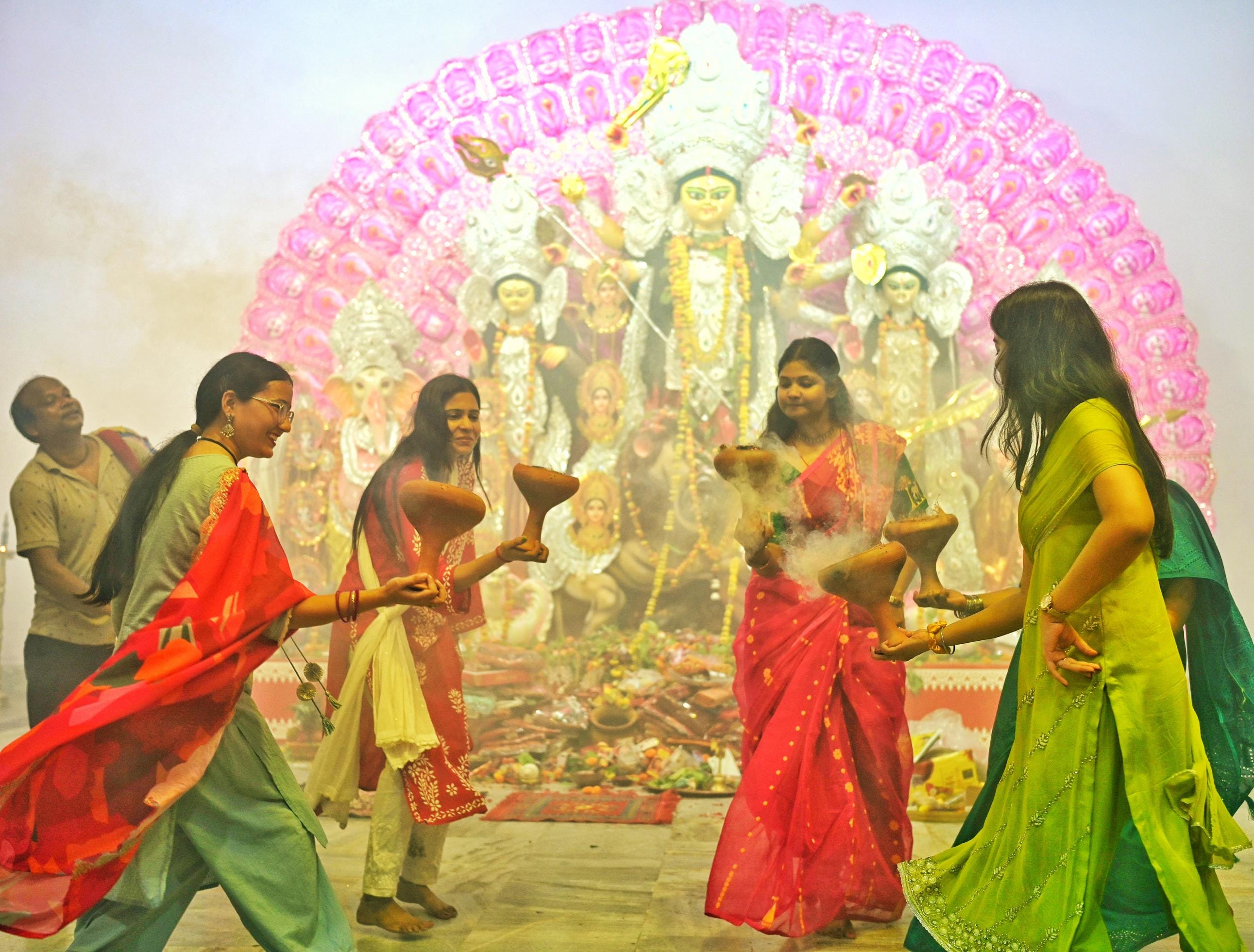 जगतजननी मां दुर्गा की आराधना के विशेष पर्व शारदीय नवरात्र की अष्टमी पर मां के अष्टम स्वरूप देवी