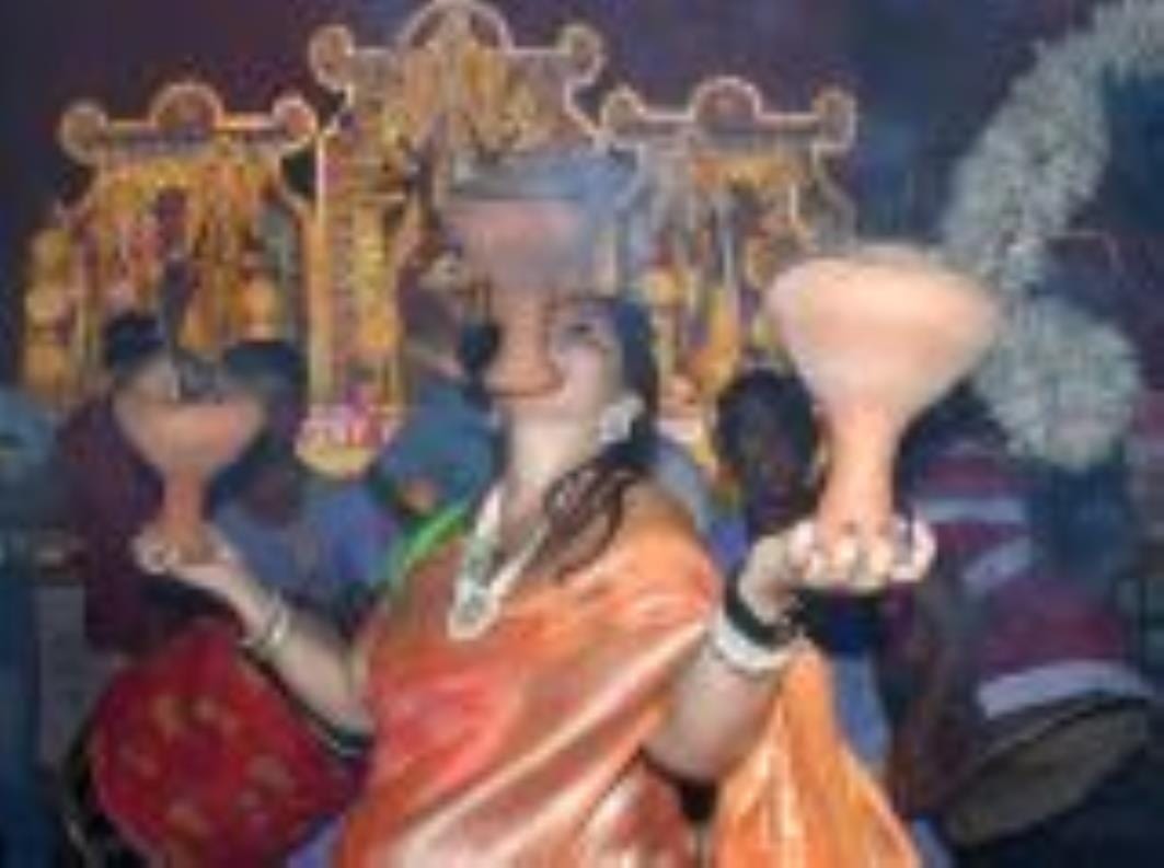 जगतजननी मां दुर्गा की आराधना के विशेष पर्व शारदीय नवरात्र की अष्टमी पर मां के अष्टम स्वरूप देवी