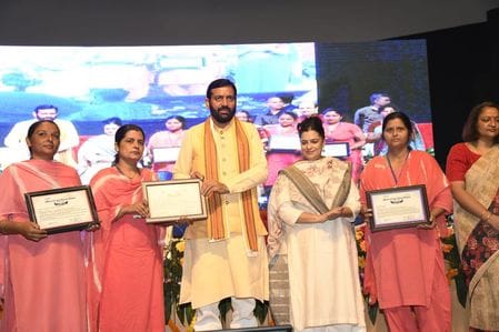 कुरुक्षेत्र। कार्यक्रम के दौरान कुवि में महिला एवं बाल विकास विभाग की प्रदर्शनी का अवलोकन करते कुरुक्षेत्र। कार्यक्रम के दौरान कुवि में महिला एवं बाल विकास विभाग की प्रदर्शनी का अवलोकन करते