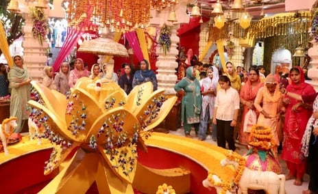 कुरुक्षेत्र। दुर्गाष्टमी पर मां भद्रकाली के दर्शनों के लिए उमड़ी श्रद्धालुओं की भीड़। संवाद कुरुक्षेत्र। दुर्गाष्टमी पर मां भद्रकाली के दर्शनों के लिए उमड़ी श्रद्धालुओं की भीड़। संवाद