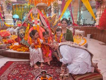 कुरुक्षेत्र। दुर्गाष्टमी पर मां भद्रकाली के दर्शनों के लिए उमड़ी श्रद्धालुओं की भीड़। संवाद कुरुक्षेत्र। दुर्गाष्टमी पर मां भद्रकाली के दर्शनों के लिए उमड़ी श्रद्धालुओं की भीड़। संवाद
