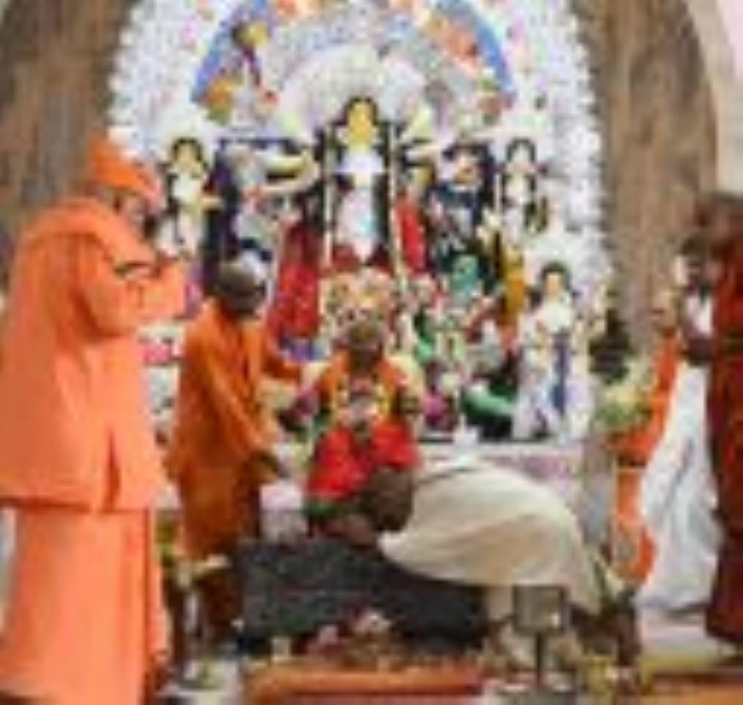  निराला नगर स्थित श्री रामकृष्ण मठ में श्रीश्री दुर्गोत्सव महोत्सव की इन दिनों धूम है। 