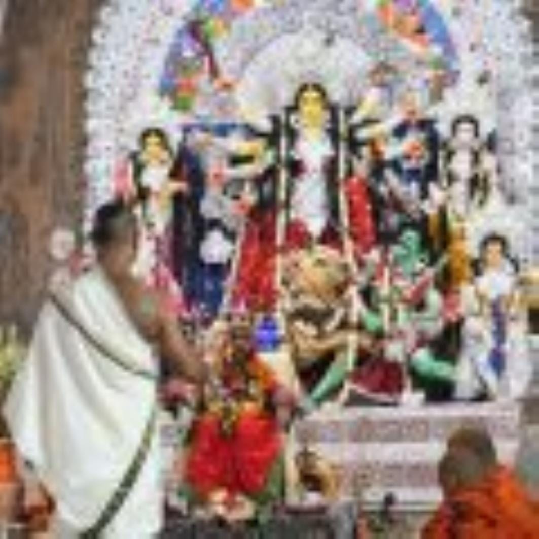 निराला नगर स्थित श्री रामकृष्ण मठ में श्रीश्री दुर्गोत्सव महोत्सव की इन दिनों धूम है। 