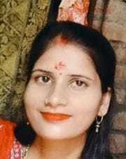 पोस्टमॉर्टम हाउस पर रोते-बिलखते मायके पक्ष के लोग। संवाद पोस्टमॉर्टम हाउस पर रोते-बिलखते मायके पक्ष के लोग। संवाद