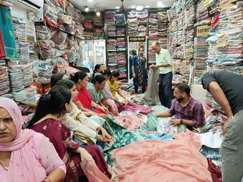 राजकीय माॅडल संस्कृति वरिष्ठ माध्यमिक विद्यालय में पेंटिंग प्रतियोगिता में भाग लेते विद्यार्थी। राजकीय माॅडल संस्कृति वरिष्ठ माध्यमिक विद्यालय में पेंटिंग प्रतियोगिता में भाग लेते विद्यार्थी।