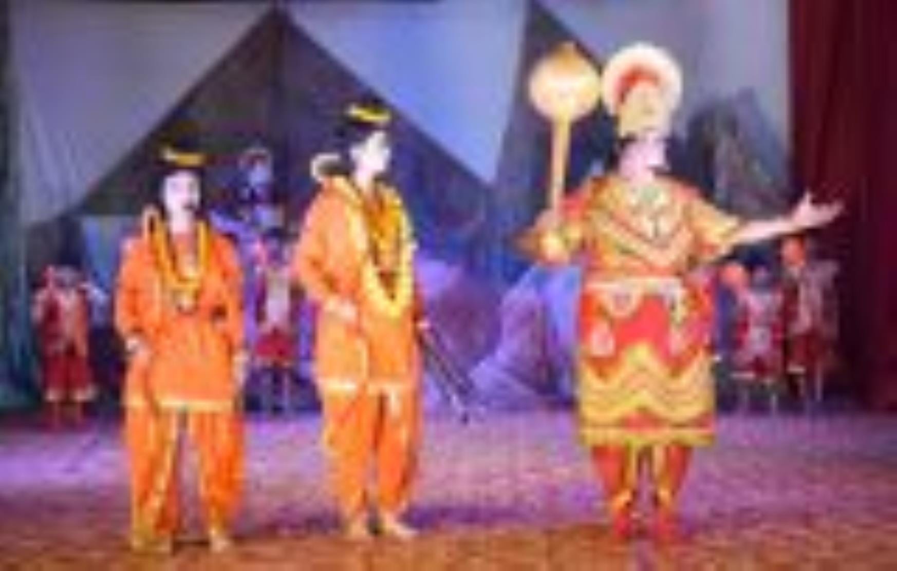 राजधानी में रामलीलाओं के मंचन के दौरान कहीं सीता स्वयंवर में राम के हाथ लगाते ही शिव का धनुष टू राजधानी में रामलीलाओं के मंचन के दौरान कहीं सीता स्वयंवर में राम के हाथ लगाते ही शिव का धनुष टू