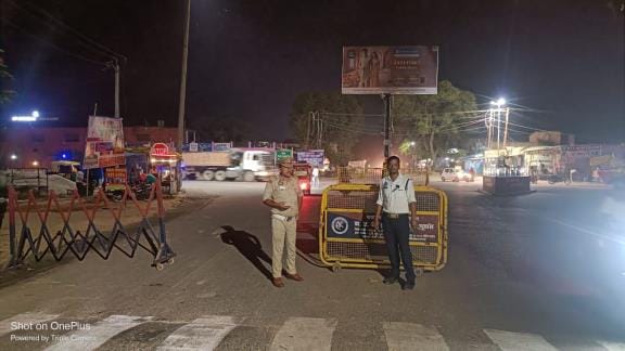 शहर के एमई विक्रमादित्य सिंह तिराहे मार्ग पर लगा जाम।