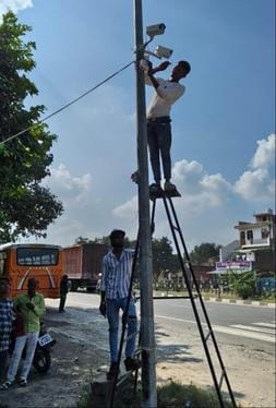 शहर के मास्टर माइंड पब्लिक स्कूल में छात्राओं को जानकारी देतीं एसओ महिला थाना रेखा सिंह। स्रोत: शहर के मास्टर माइंड पब्लिक स्कूल में छात्राओं को जानकारी देतीं एसओ महिला थाना रेखा सिंह। स्रोत: