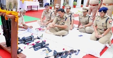 बरेली मोड़ स्थित अखिल भारतीय क्षत्रिय महासभा के कार्यक्रम में शस्त्र पूजन करते पदाधिकारी। स बरेली मोड़ स्थित अखिल भारतीय क्षत्रिय महासभा के कार्यक्रम में शस्त्र पूजन करते पदाधिकारी। स