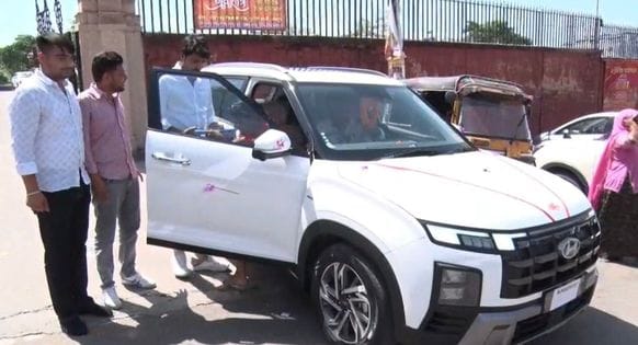 चौपहिया वहन बिक्री में तेजी