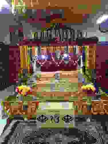 गुरुद्वारे में रखी बापू की प्रतिमा