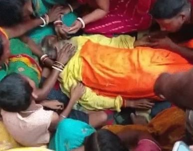 घटनास्थल पर रोते बिखलते परिजन