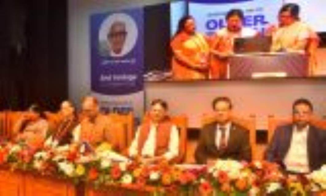 कार्यक्रम में पहुंचे विधायक डॉ. राजेश्वर सिंह।