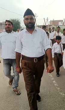 क्षेत्र में आरएसएस द्वारा पथ संचालन किया जाता हुआ। स्त्रोत: संवाद क्षेत्र में आरएसएस द्वारा पथ संचालन किया जाता हुआ। स्त्रोत: संवाद