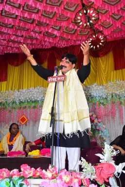 मेडिकल कॉलेज के दवा काउंटर पर मौजूद लोगों की भीड़। संवाद मेडिकल कॉलेज के दवा काउंटर पर मौजूद लोगों की भीड़। संवाद