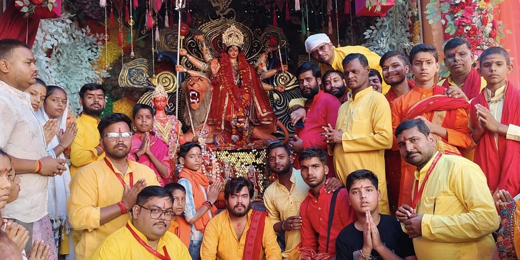 मैलानी में मूर्ति विसर्जन के लिए जाते श्रद्धालु। संवाद