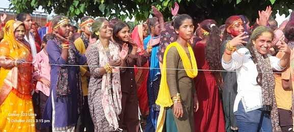 मैलानी में मूर्ति विसर्जन के लिए जाते श्रद्धालु। संवाद