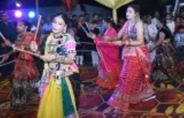नवरात्र के आखिरी दिन महानवमी पर बुधवार को मां दुर्गा के पूजा पंडालों भक्तों की भीड़ उम़ड़ी रही।