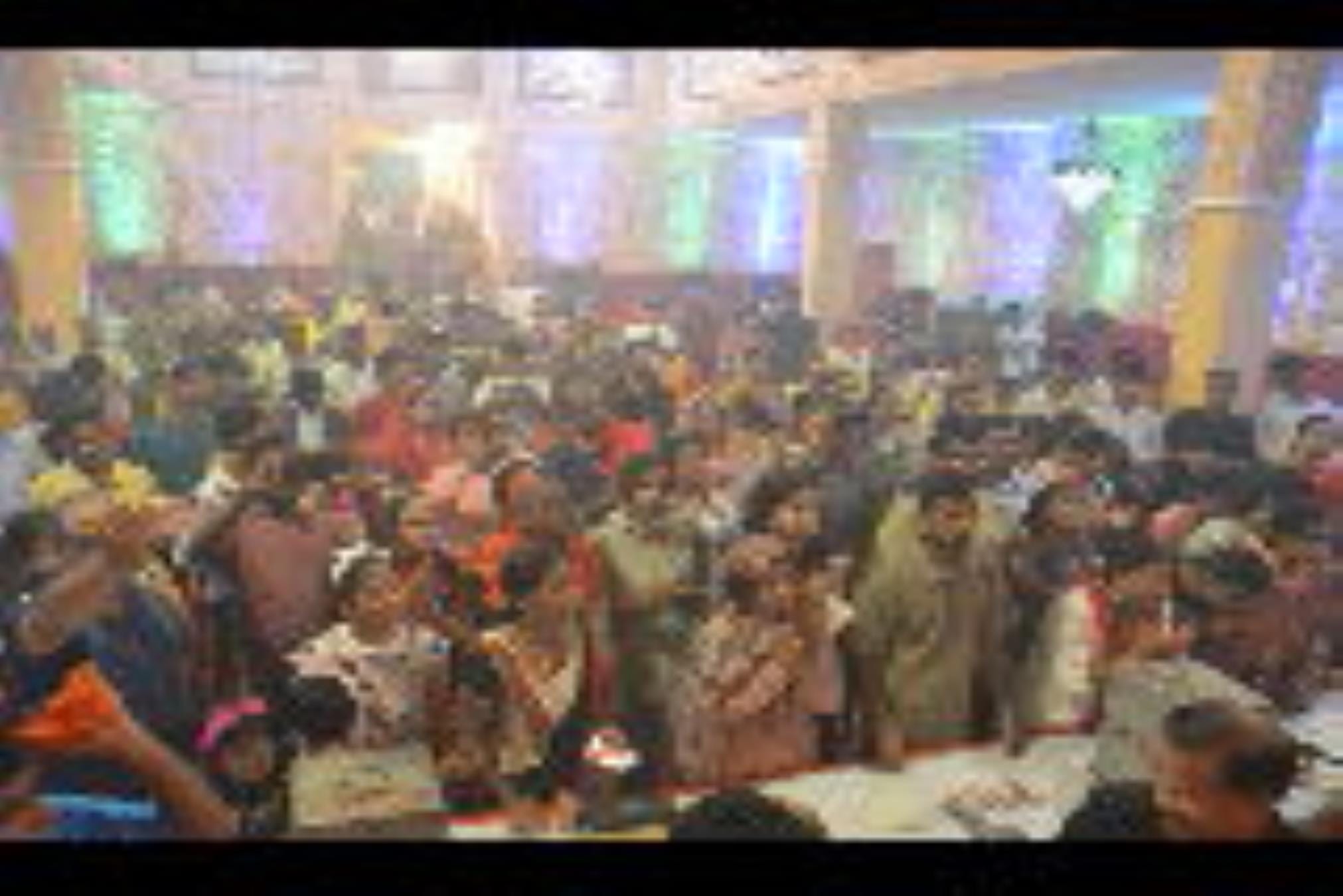 नवरात्र के आखिरी दिन महानवमी पर बुधवार को मां दुर्गा के पूजा पंडालों भक्तों की भीड़ उम़ड़ी रही।