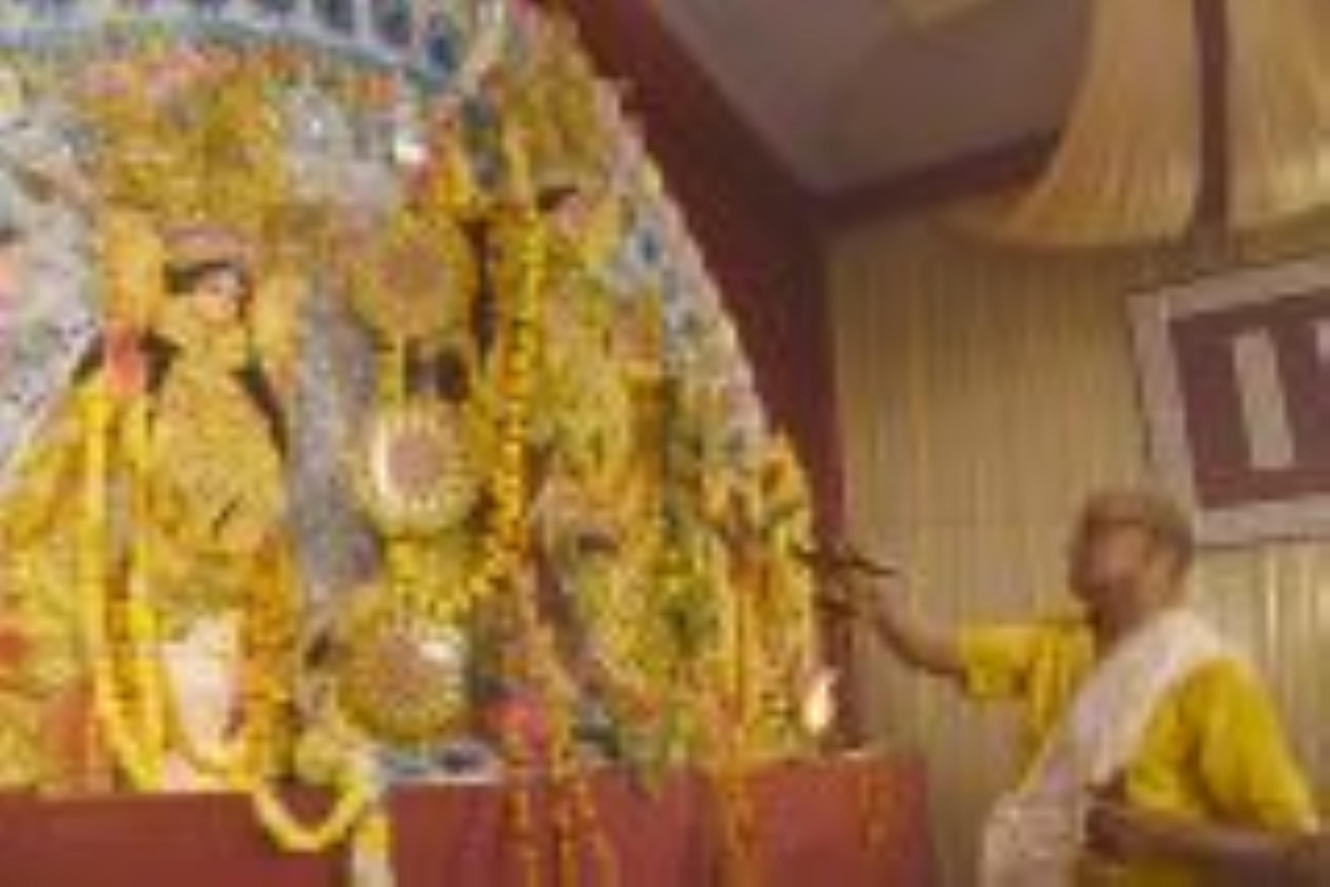 नवरात्र के आखिरी दिन महानवमी पर बुधवार को मां दुर्गा के पूजा पंडालों भक्तों की भीड़ उम़ड़ी रही।