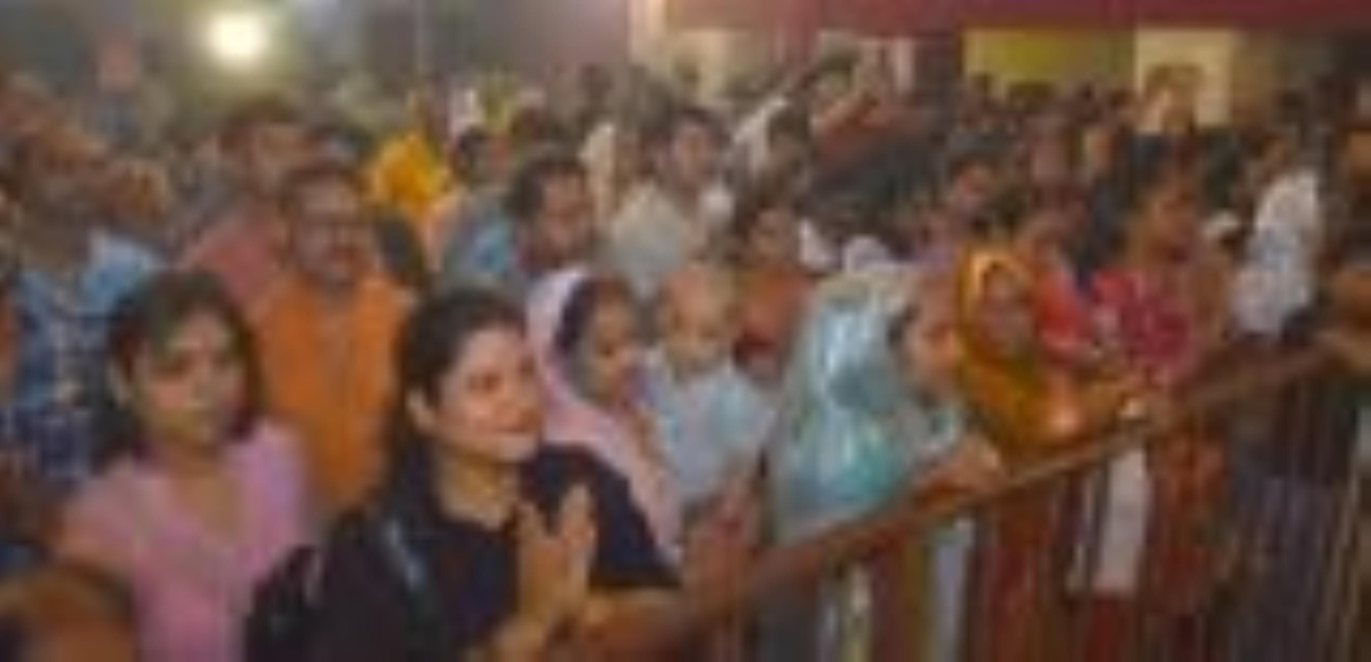 नवरात्र के आखिरी दिन महानवमी पर बुधवार को मां दुर्गा के पूजा पंडालों भक्तों की भीड़ उम़ड़ी रही।