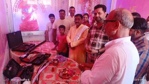 रोहटा। बजाज शुगर मिल किनौनी में महात्मा गांधी व लाल बहादुर शास्त्री की जयंती पर श्रद्धांजलि दी।