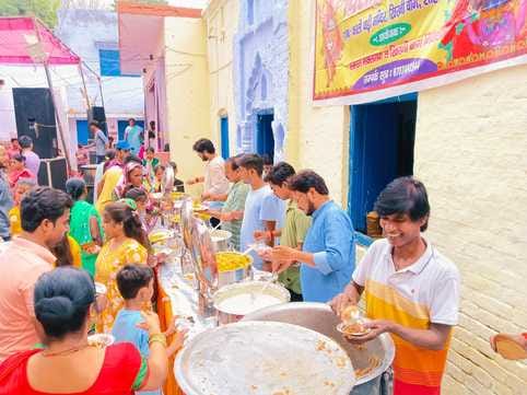 रिजर्व पुलिस लाइन में अधिकारियों ने कन्याओं का पूजन किया। स्रोत: मीडिया सेल