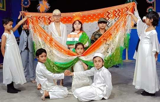 सरधना। रेड रोज पब्लिक स्कूल में संस्थापक की पुण्यतिथि पर पौधारोपण करते प्रबंधक। संस्थान सरधना। रेड रोज पब्लिक स्कूल में संस्थापक की पुण्यतिथि पर पौधारोपण करते प्रबंधक। संस्थान
