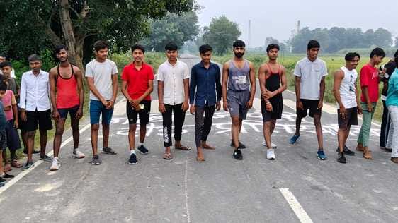 विजेता खिलाड़ियों के साथ खेल विभाग के अधिकारी। स्रोत : खेल विभाग