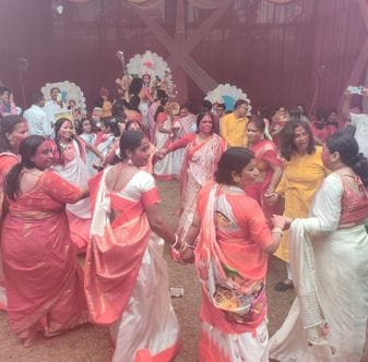 फोटो 08- सोनीपत के सेक्टर-14 स्थित सामुदायिक केंद्र में दुर्गा महोत्सव के दौरान पूजन में पारंप फोटो 08- सोनीपत के सेक्टर-14 स्थित सामुदायिक केंद्र में दुर्गा महोत्सव के दौरान पूजन में पारंप