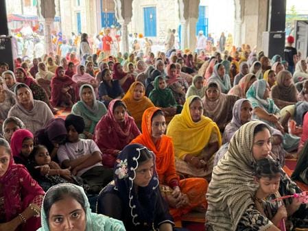 गुरुद्वारा लखनौर साहिब में समागम में कीर्तन करते हुए ढाडी जत्था। संवाद गुरुद्वारा लखनौर साहिब में समागम में कीर्तन करते हुए ढाडी जत्था। संवाद