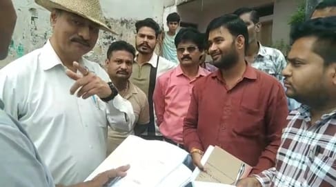 Guna Municipal Council Chairman accused of corruption, investigation by team from Bhopal Guna Municipal Council Chairman accused of corruption, investigation by team from Bhopal