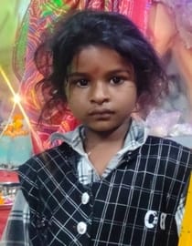 इंदिरापुरम पुलिस थाने में विलाप करते हुए बेसुद हुइ मृतक छह वर्षीय युवराज की मां। संवाद इंदिरापुरम पुलिस थाने में विलाप करते हुए बेसुद हुइ मृतक छह वर्षीय युवराज की मां। संवाद