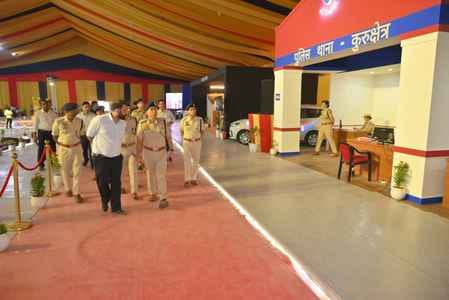 कुरुक्षेत्र। केंद्रीय गृह मंत्री अमित शाह के कार्यक्रम स्थल पर सुरक्षा व्यवस्था का जायजा लेते प कुरुक्षेत्र। केंद्रीय गृह मंत्री अमित शाह के कार्यक्रम स्थल पर सुरक्षा व्यवस्था का जायजा लेते प