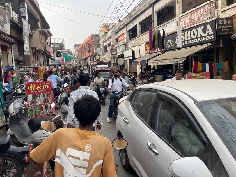 कुरुक्षेत्र। दशहरा पर्व बाजार में बनी भीड़ की स्थिति। संवाद