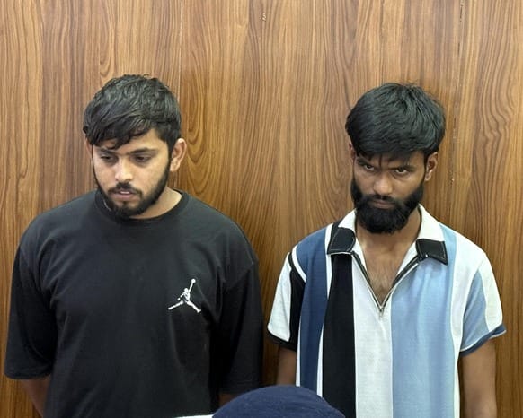 खुर्जा पुलिस की गिरफ्त में नकली नोट बनाने वाले आरोपी । संवाद खुर्जा पुलिस की गिरफ्त में नकली नोट बनाने वाले आरोपी । संवाद