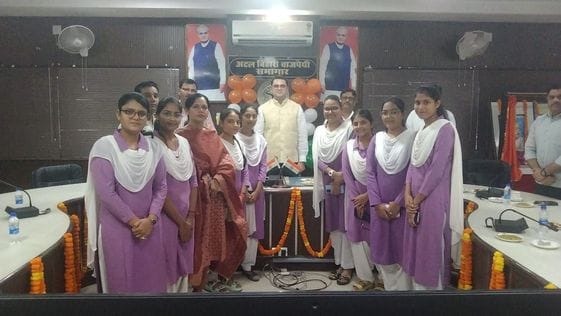 नगर पालिका में ध्वजारोहण करते पूर्व राज्यमंत्री आबिद रजा, पालिकाध्यक्ष फात्मा रजा। स्रोत पालिका नगर पालिका में ध्वजारोहण करते पूर्व राज्यमंत्री आबिद रजा, पालिकाध्यक्ष फात्मा रजा। स्रोत पालिका