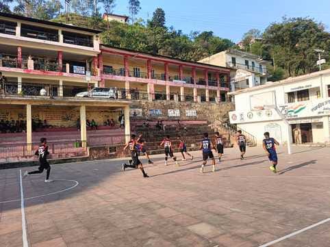 परोल स्कूल में आयोजित इंडोर खेलकूद प्रतियोगिता के समापन पर विजेता टीम को सम्मानित करते मुख्याति परोल स्कूल में आयोजित इंडोर खेलकूद प्रतियोगिता के समापन पर विजेता टीम को सम्मानित करते मुख्याति